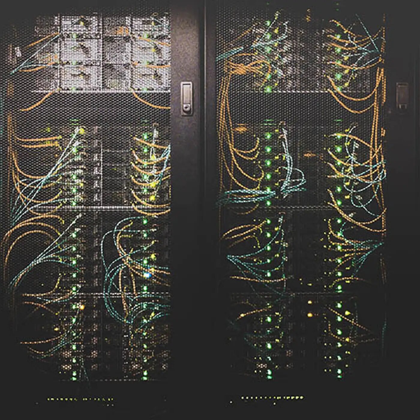 Cover art for episode: Server-side experimentation, with Tom van den Berg & Ruben de Boer (Online Dialogue) - CRO.CAFE podcast